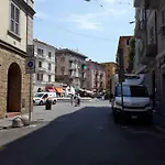 Piazza Garibaldi Apartment *